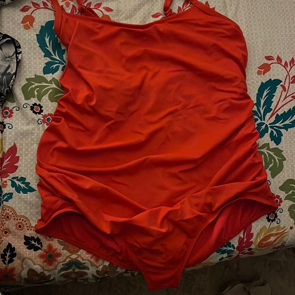 Red bathing suit size 2x (20W-22W)